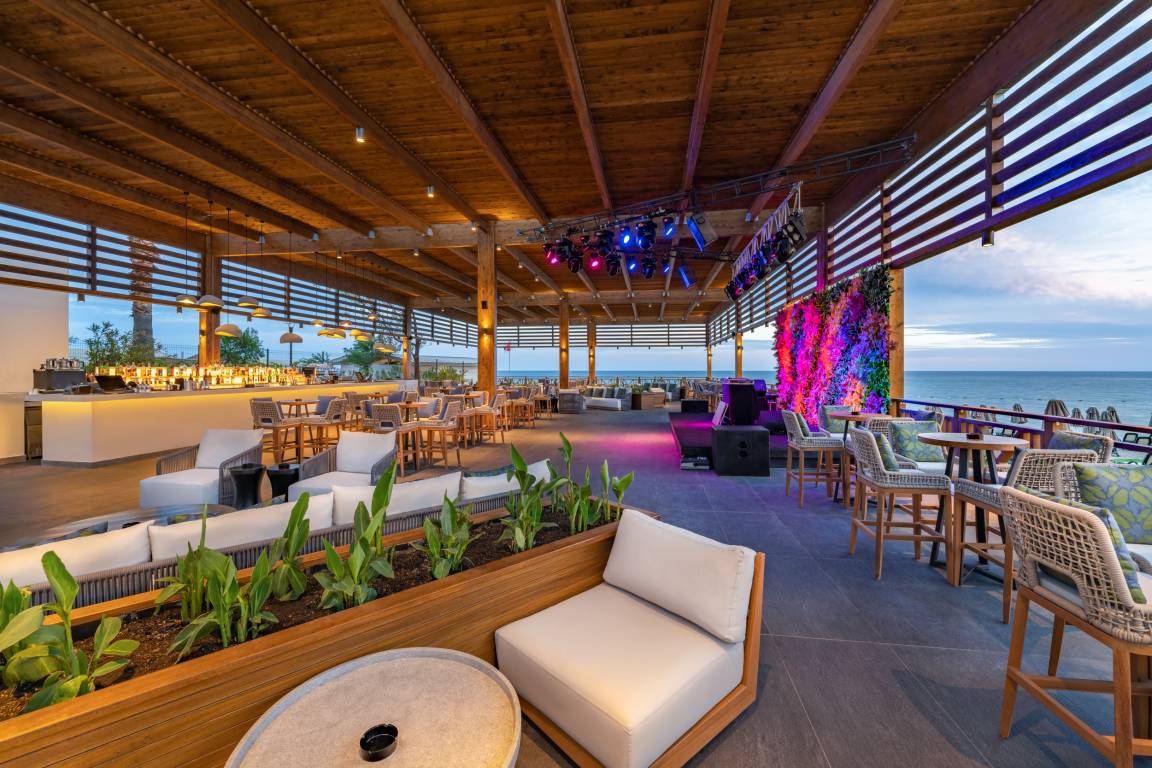Beach Lounge