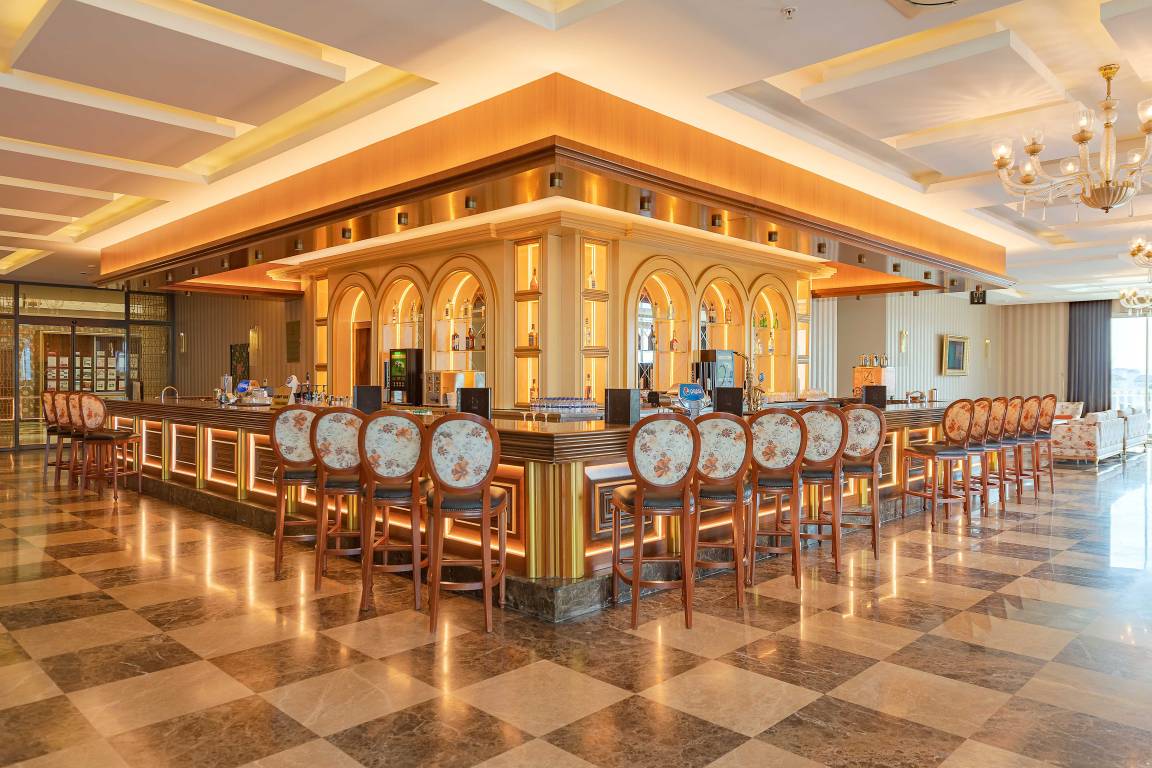 LOBBY BAR