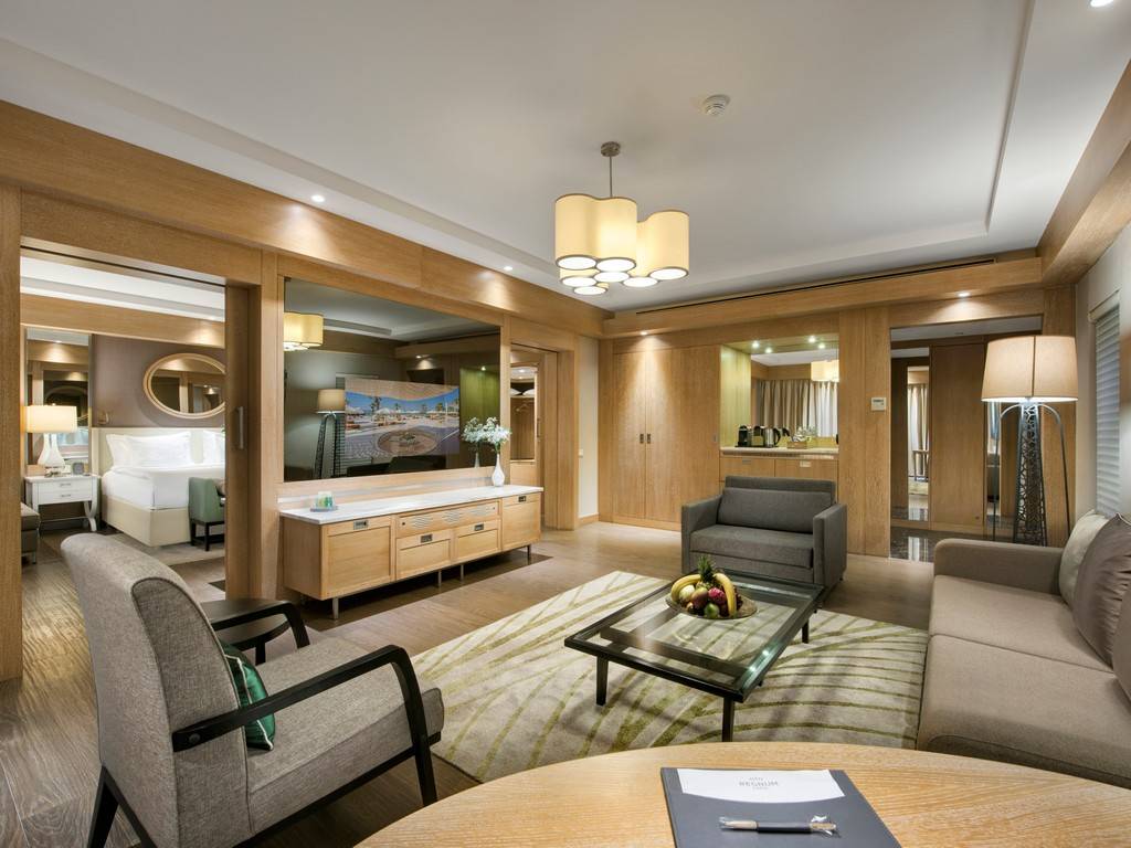 Pearl Pool Suite