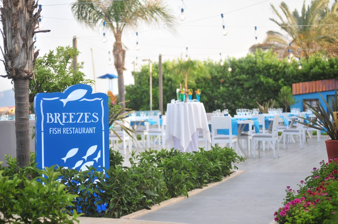 BREEZES Fish Restaurant