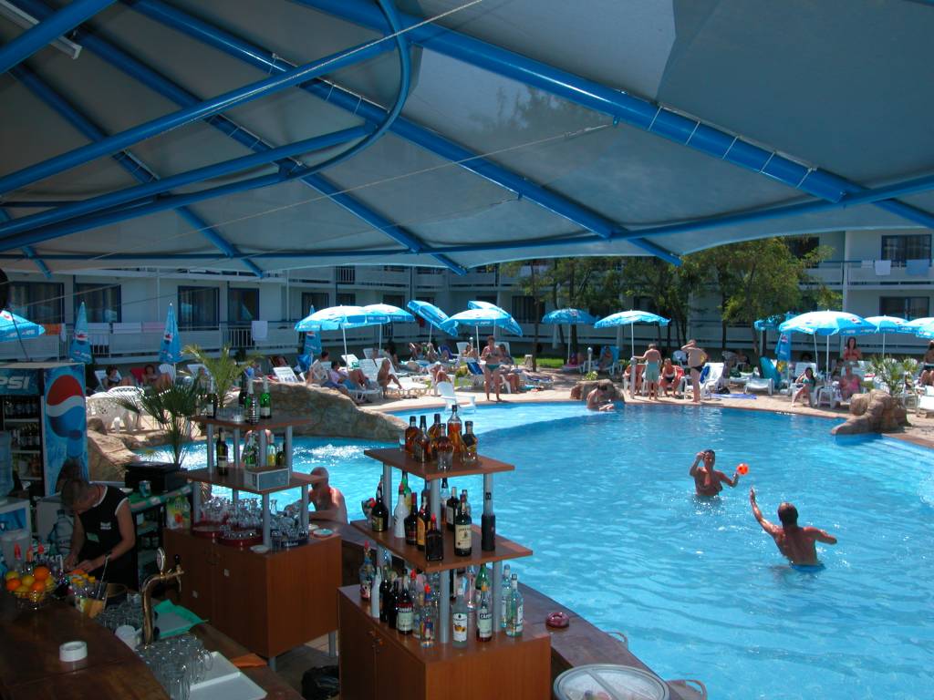 Pool bar