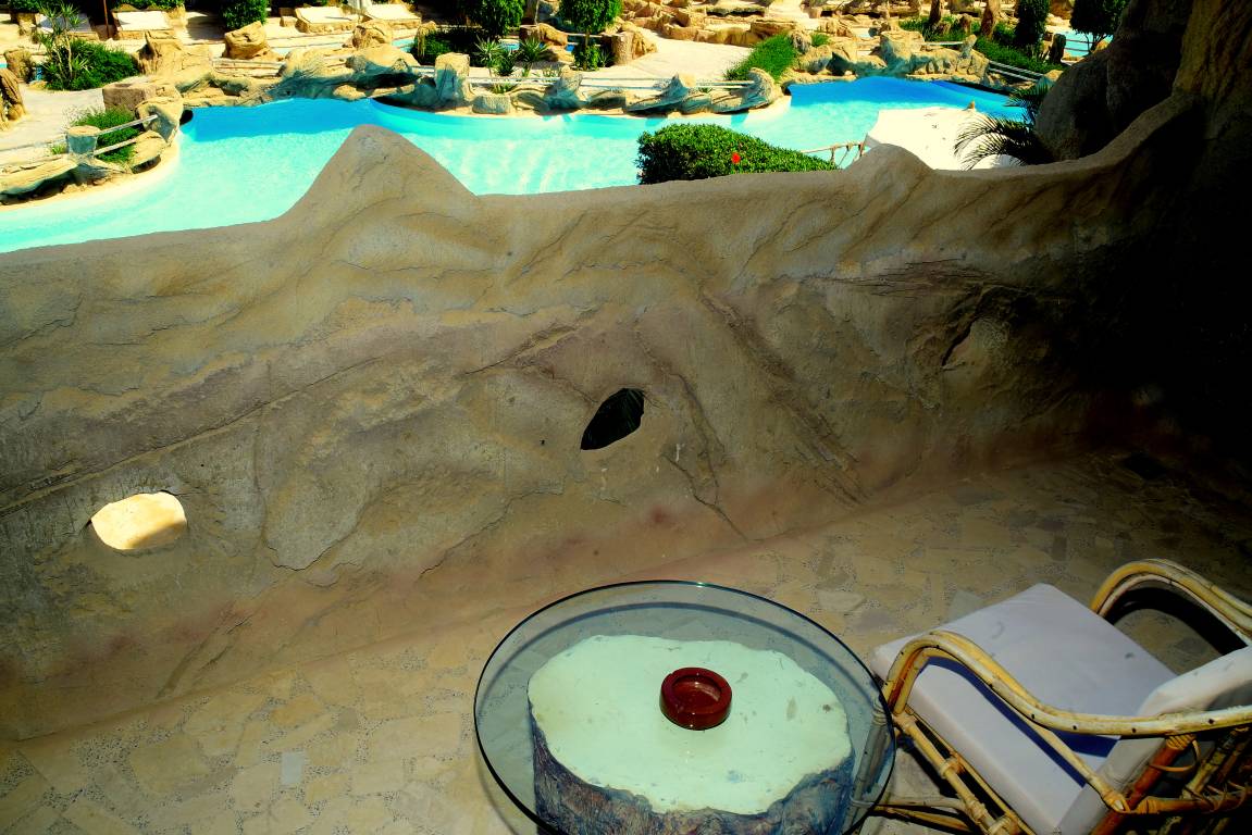 Standard Pool View Cave