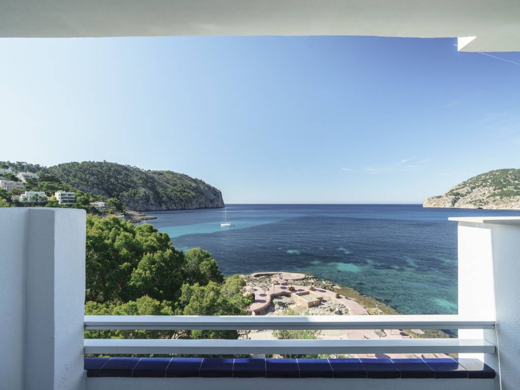 DOUBLE SUPERIOR FRONTAL SEA VIEW BALCONY OR TERRACE