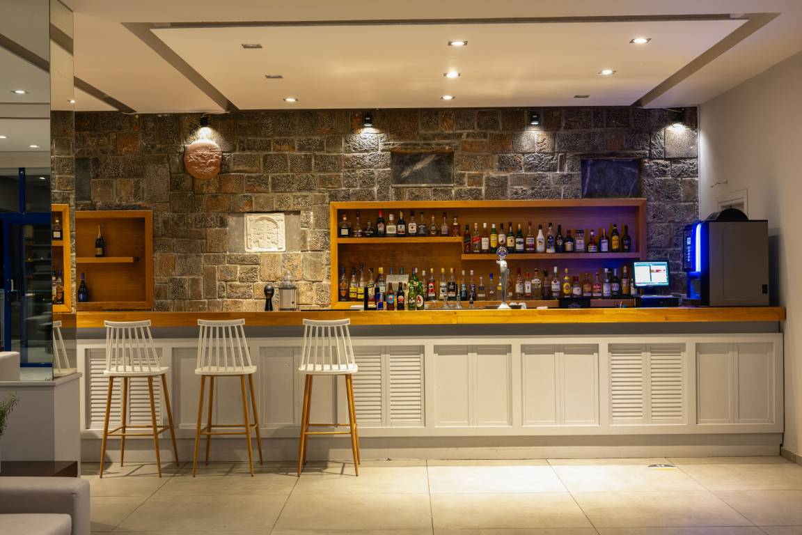 MAIN BAR