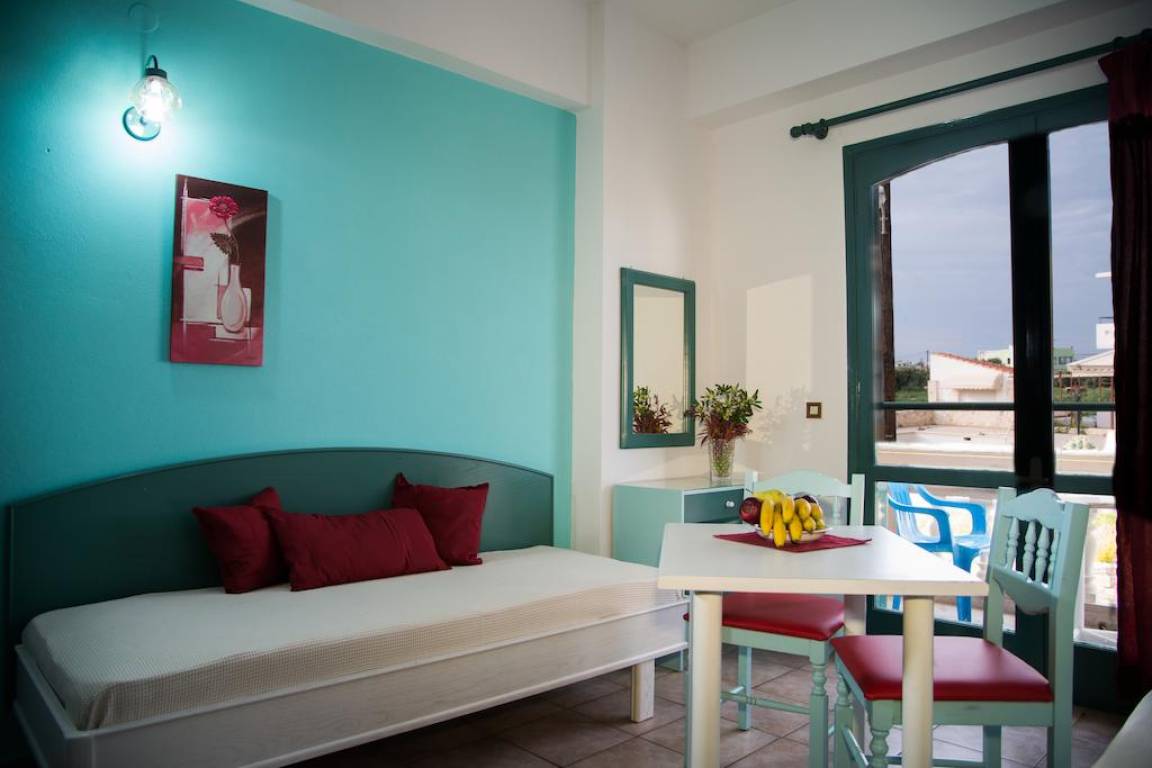 1 BEDROOM APARTMENT BALCONY OR TERRACE