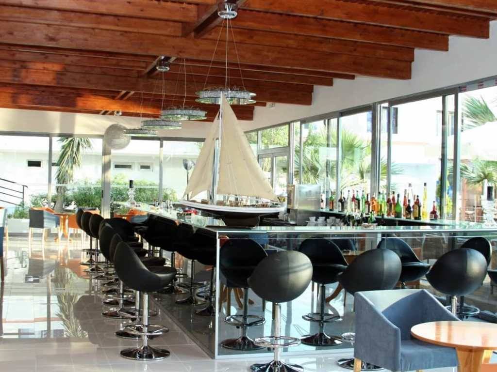 SAILING MAIN BAR